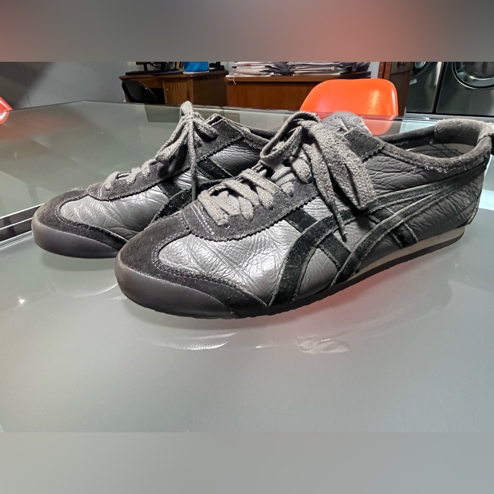 ASICS - Onitsuka Tiger brands means gray leather size 8.